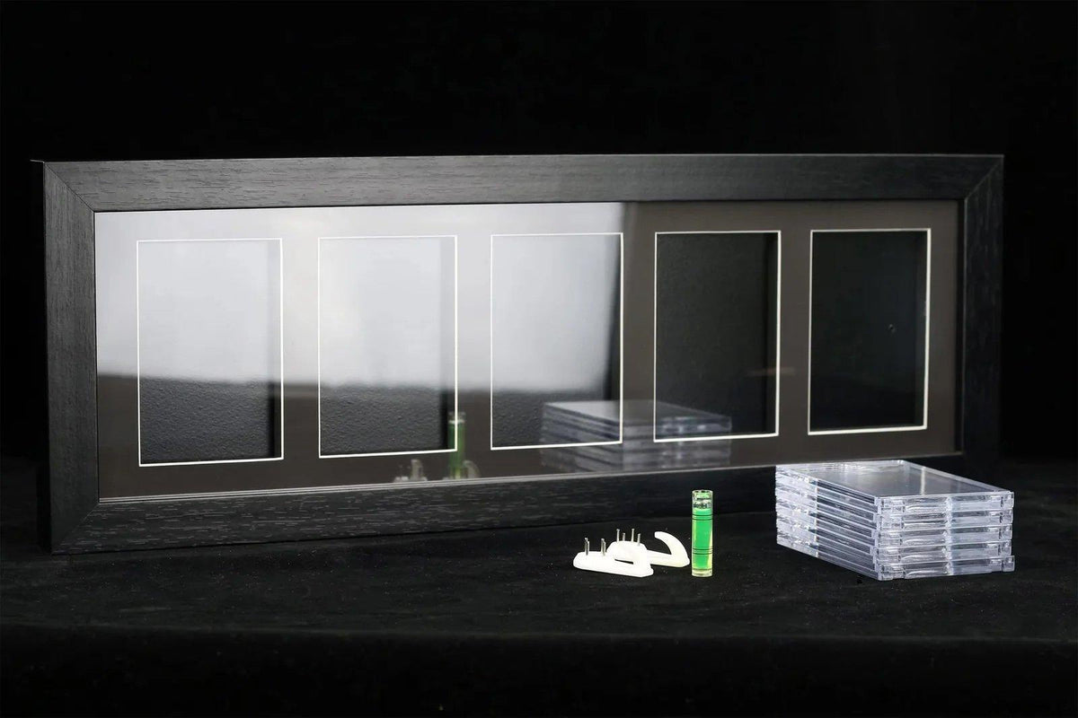EVORETRO - Display Case for 5 Cards In Magnetic Case