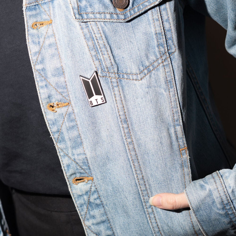 Pin Logo BTS - imagen 3