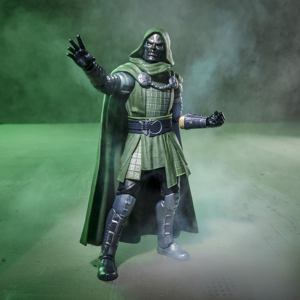 Figura Doctor Doom Avengers Doomsday Marvel Legends Series 15cm